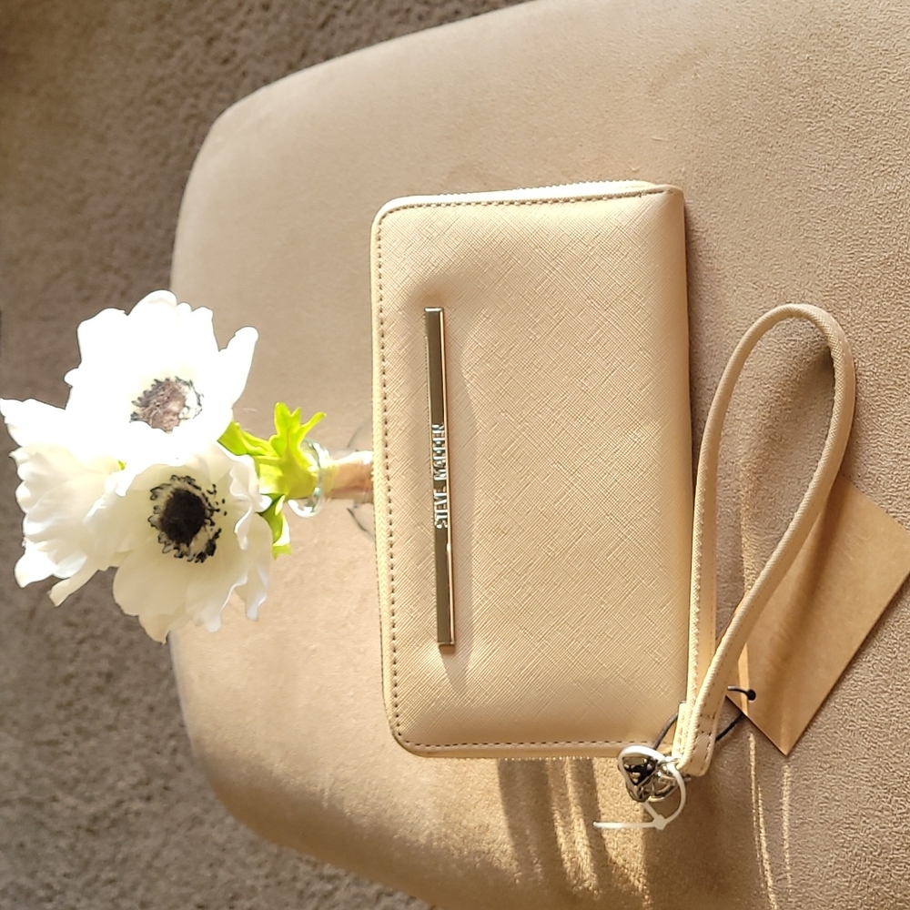 Steve Madden zip around wallet wristlet. Bzippy sand. Color is sand beige tan